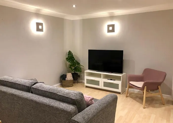Ab - Top Floor 2 Bed Modern Town Centre Apartment With Parking For One Vehicle