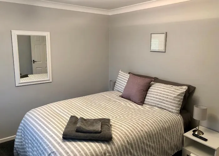 Ab - Top Floor 2 Bed Modern Town Centre Apartment With Parking For One Vehicle