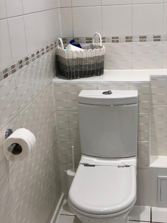 Ab - Floor 2 Bed Modern Town Centre With Parking For One Vehicle * Stratford-upon-Avon