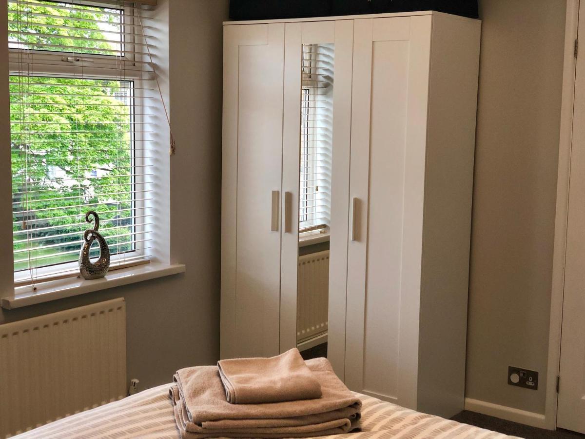 Ab - Floor 2 Bed Modern Town Centre With Parking For One Vehicle