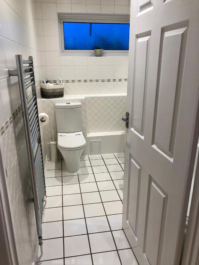 Apartment Ab - Floor 2 Bed Modern Town Centre With Parking For One Vehicle