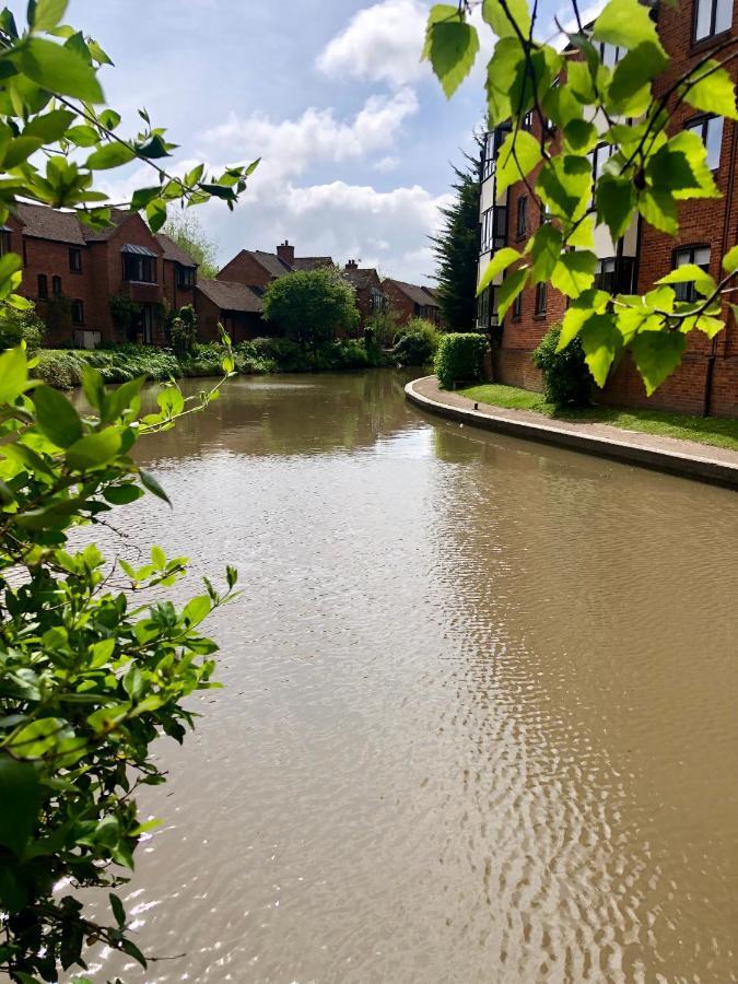 Ab - Floor 2 Bed Modern Town Centre With Parking For One Vehicle Apartment *