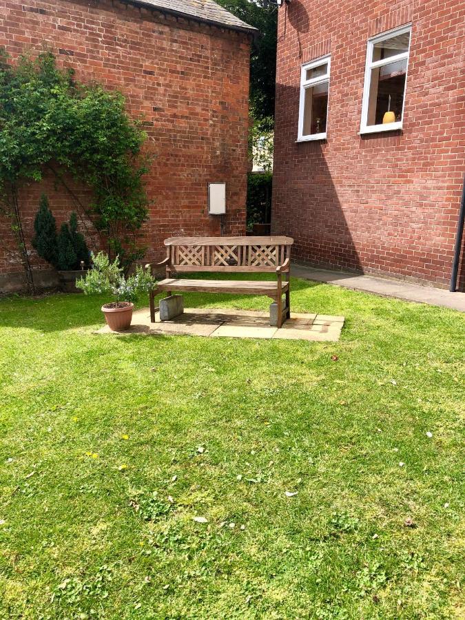 Ab - Floor 2 Bed Modern Town Centre With Parking For One Vehicle